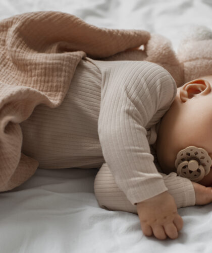 Jak skutecznie nauczyć niemowlaka samodzielnego zasypiania?