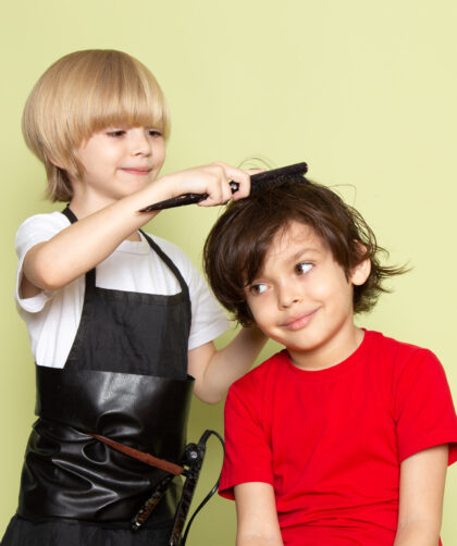 20 Magicznych Sposobów na Upięcie Krótkich Włosów Wsuwkami w 2025