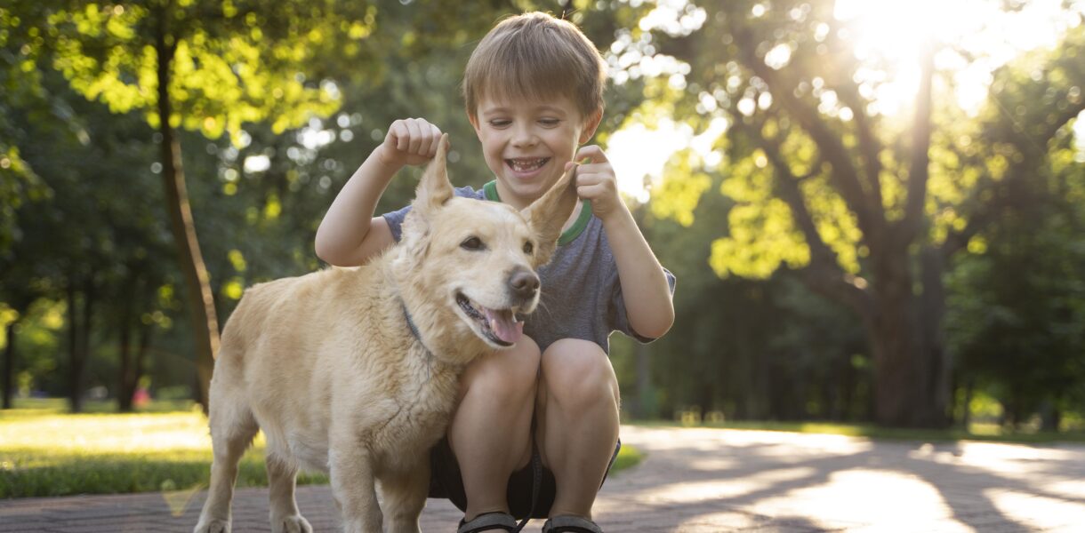 Rola zwierząt w rozwoju dzieci – jak pupile kształtują przyszłość najmłodszych