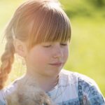 Fryzury na komunię dla dziewczynki – jak podkreślić ten wyjątkowy dzień?