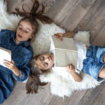 Dlaczego warto czytać dziecku od pierwszych dni życia? Poznaj 7 kluczowych korzyści