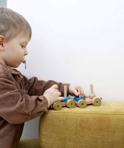 Zabawki dla dwulatka chłopca – kompletny przewodnik wyboru