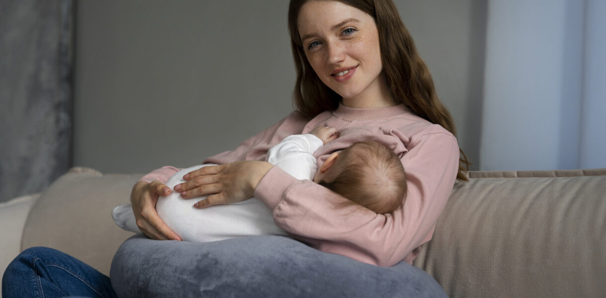 Koszulki do karmienia – co musisz wiedzieć?