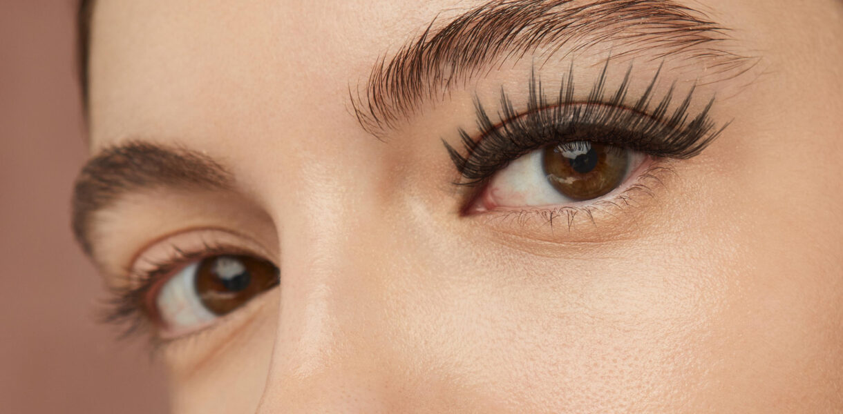 Czy rzęsy odrastają? Sprawdzone sposoby na szybką regenerację rzęs
