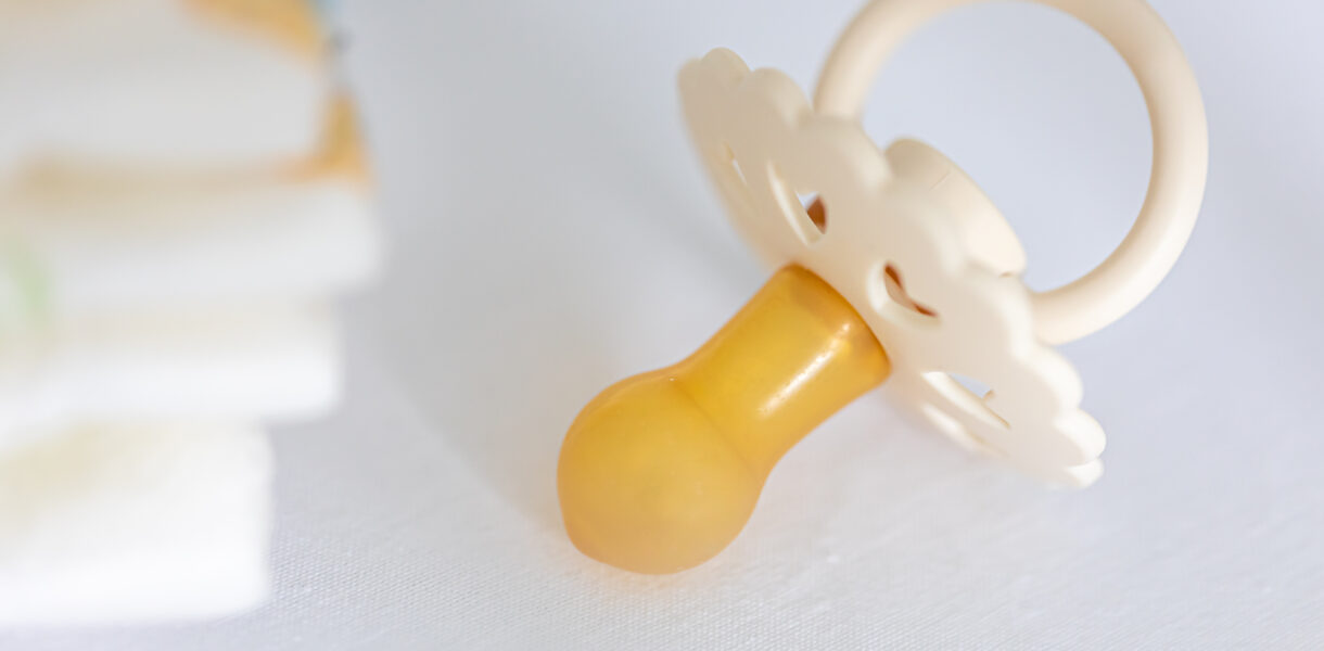 Jaki smoczek dla noworodka? Przewodnik dla rodziców [2025]