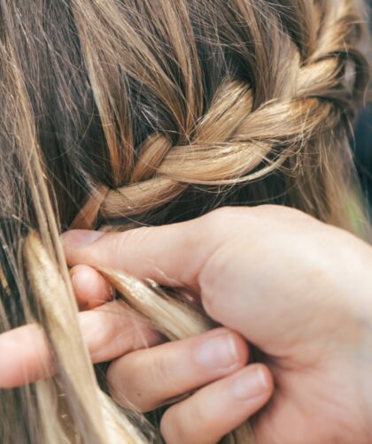 Jak zrobić warkocze? Instrukcja krok po kroku + porady