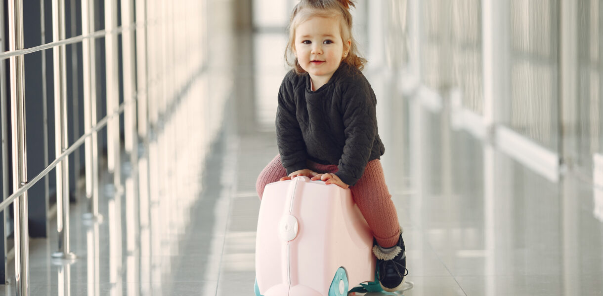 Co spakować do bagażu podręcznego z niemowlakiem? Lista i porady