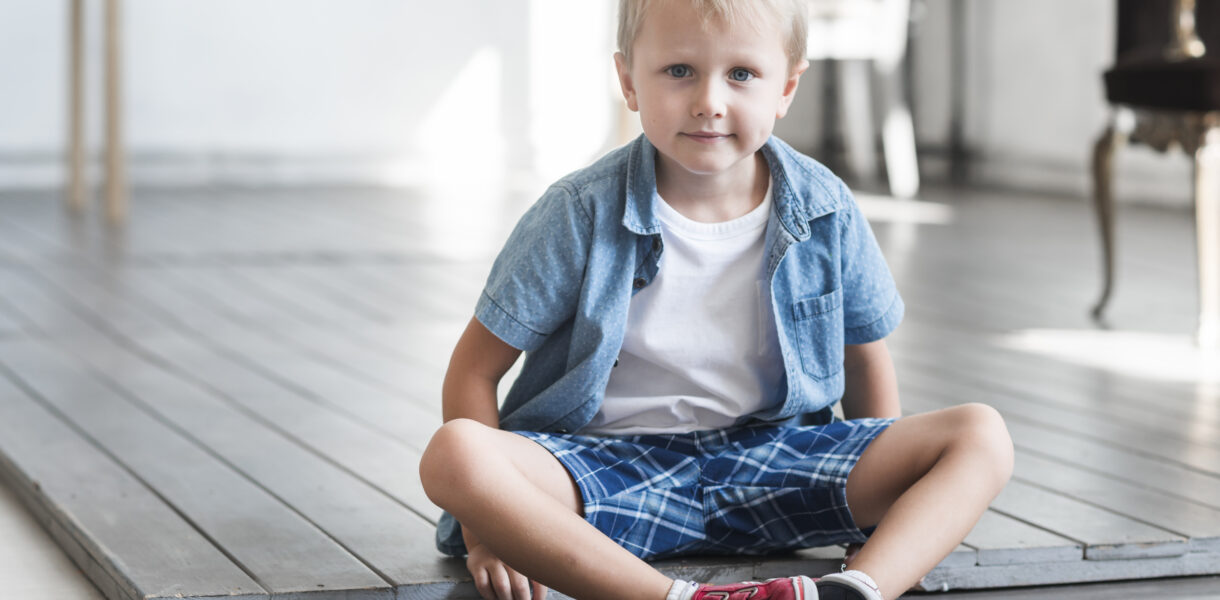 Meta Title: Kiedy dziecko zaczyna siadać – etapy, normy, ćwiczenia i porady