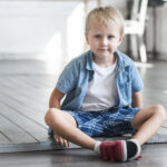 Meta Title: Kiedy dziecko zaczyna siadać – etapy, normy, ćwiczenia i porady