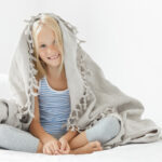 Jak wybrać kocyk dla dziecka? Najlepsze materiały, rozmiary i porady